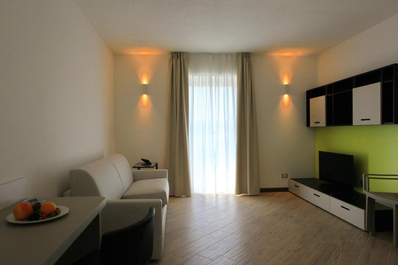 Hotel Ponti Angera Exterior photo