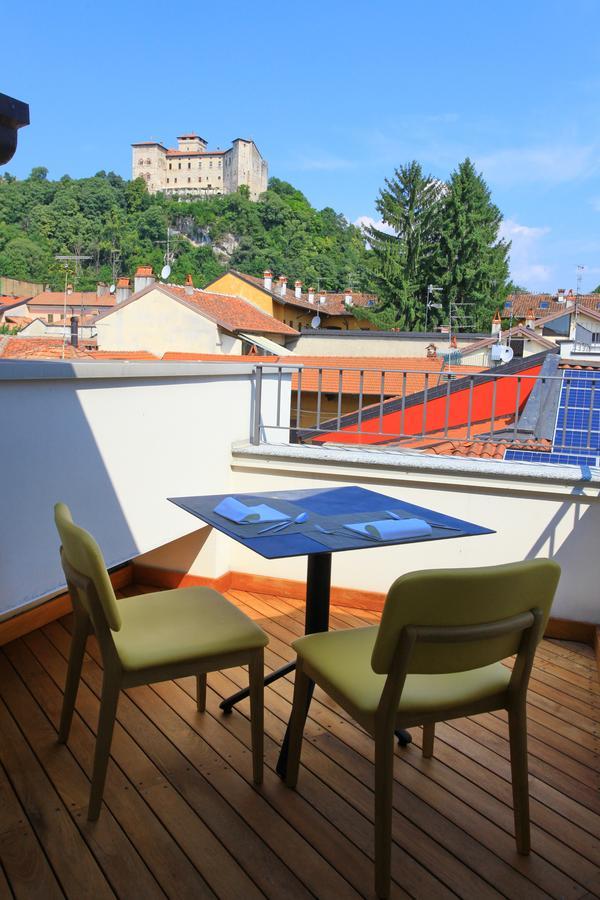Hotel Ponti Angera Exterior photo
